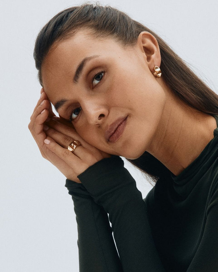 Peak Rivet Ring