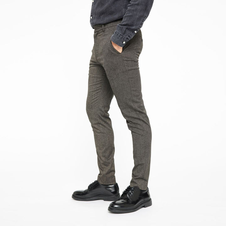 Plain Josh bukser