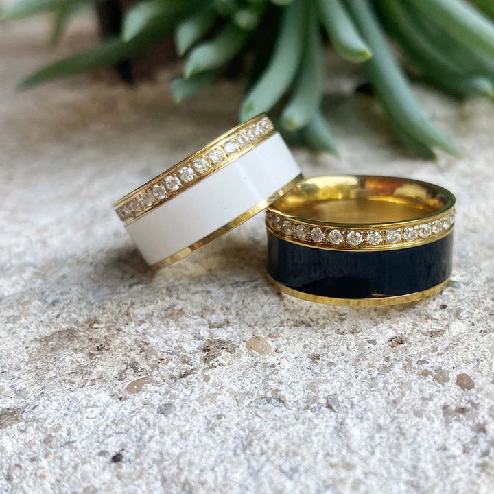 Ring white enamel