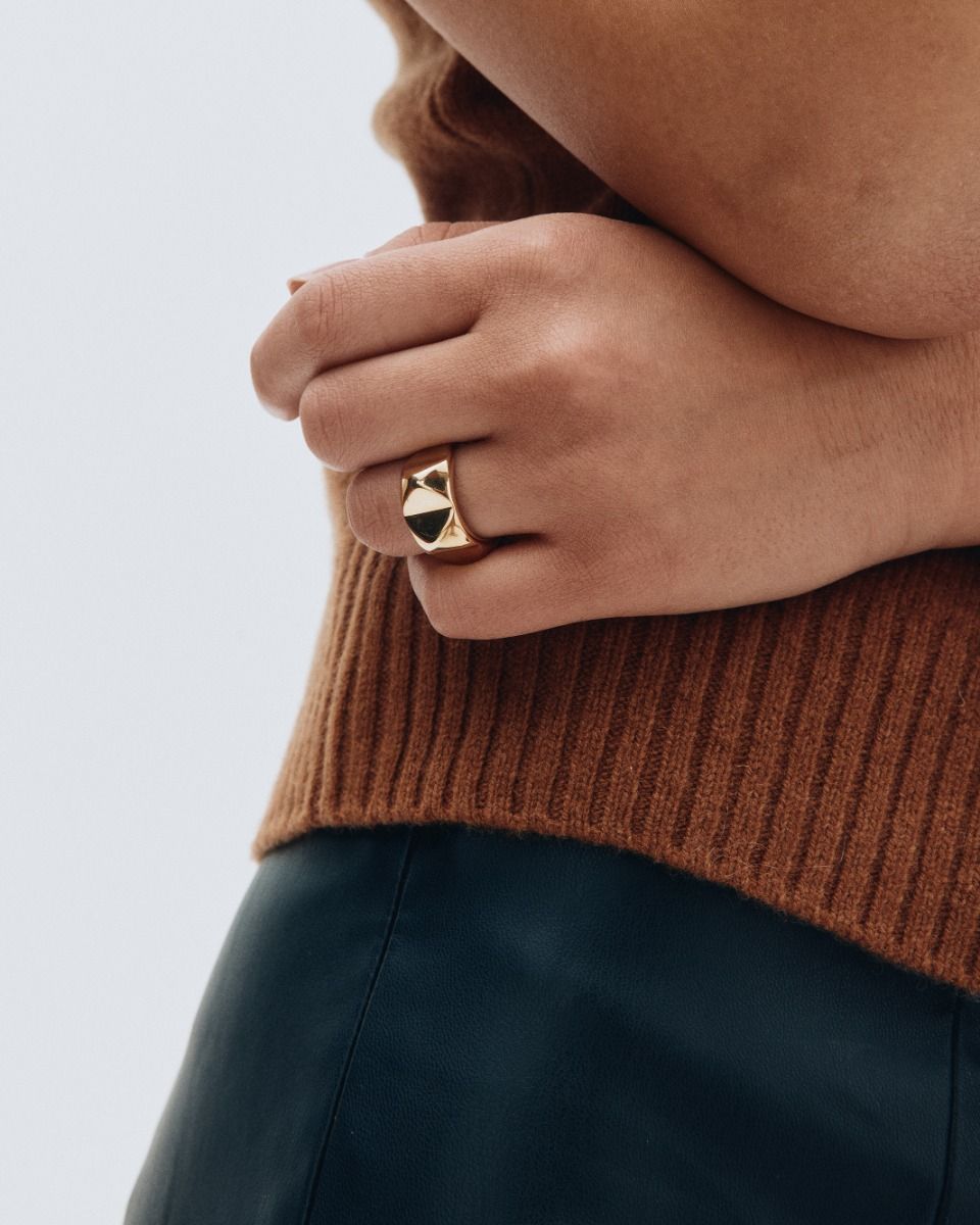Peak Rivet Ring