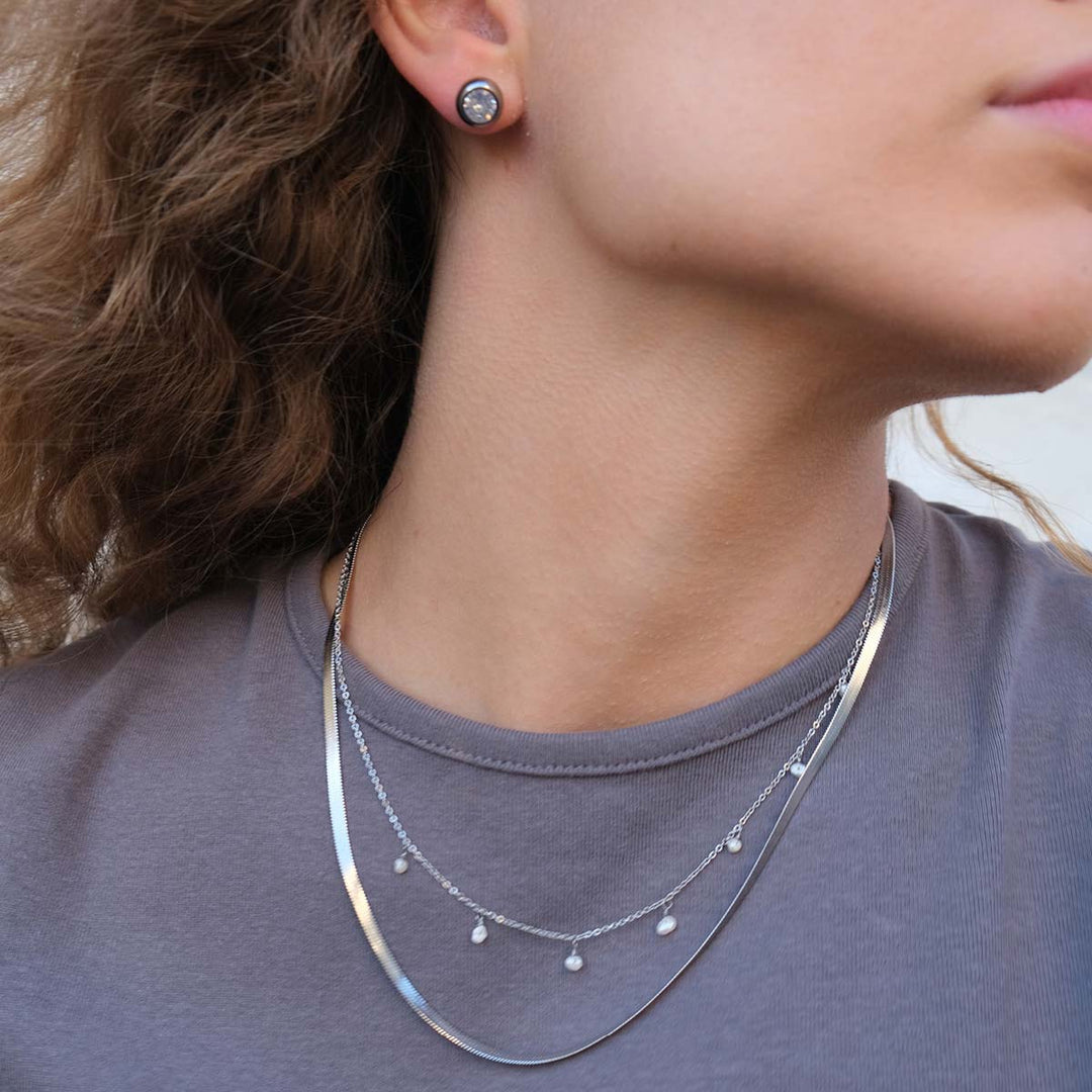 Neckles w/dangling pearl
