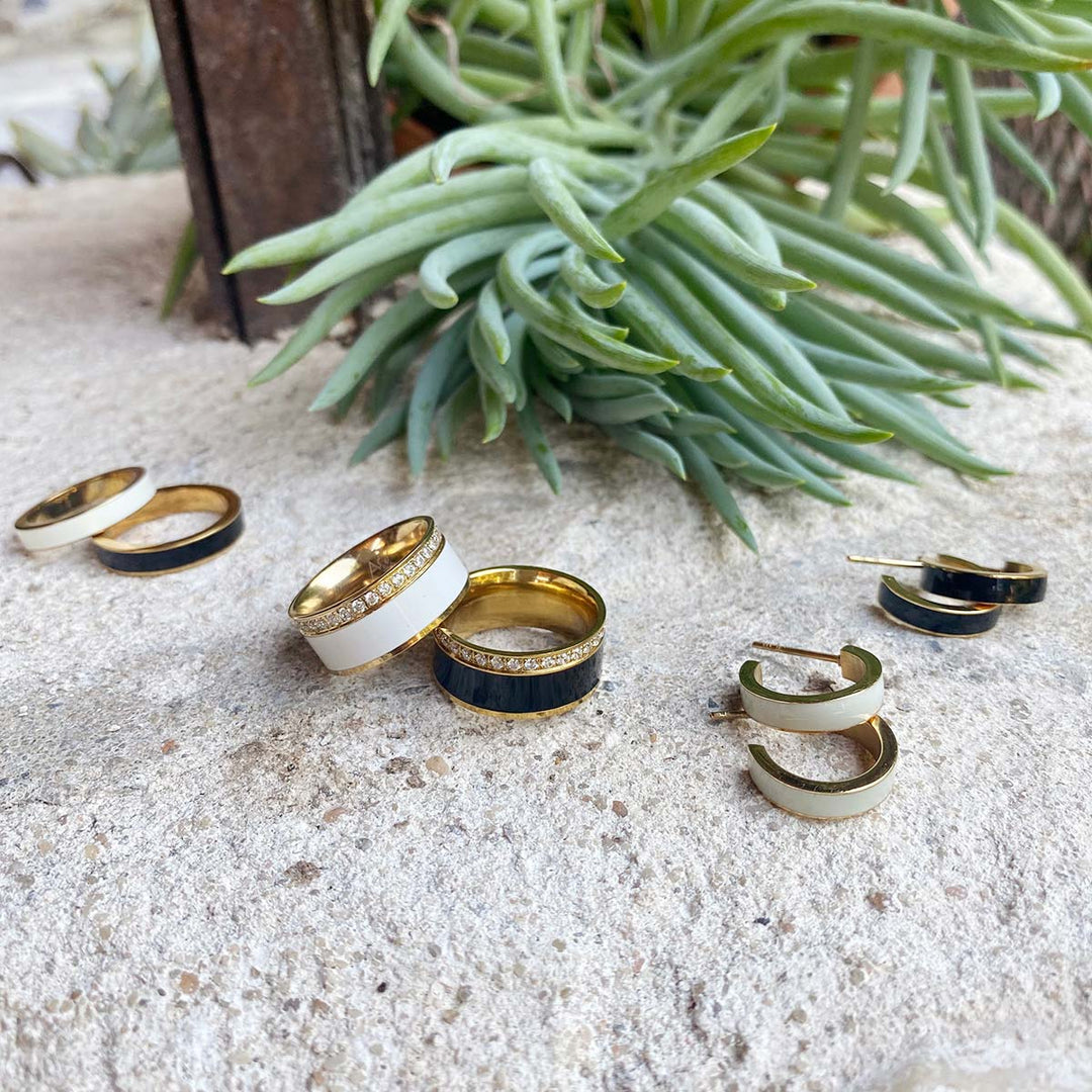 Ring white enamel