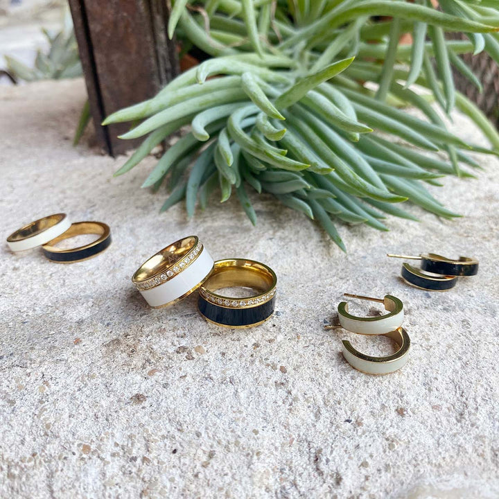 Ring white enamel